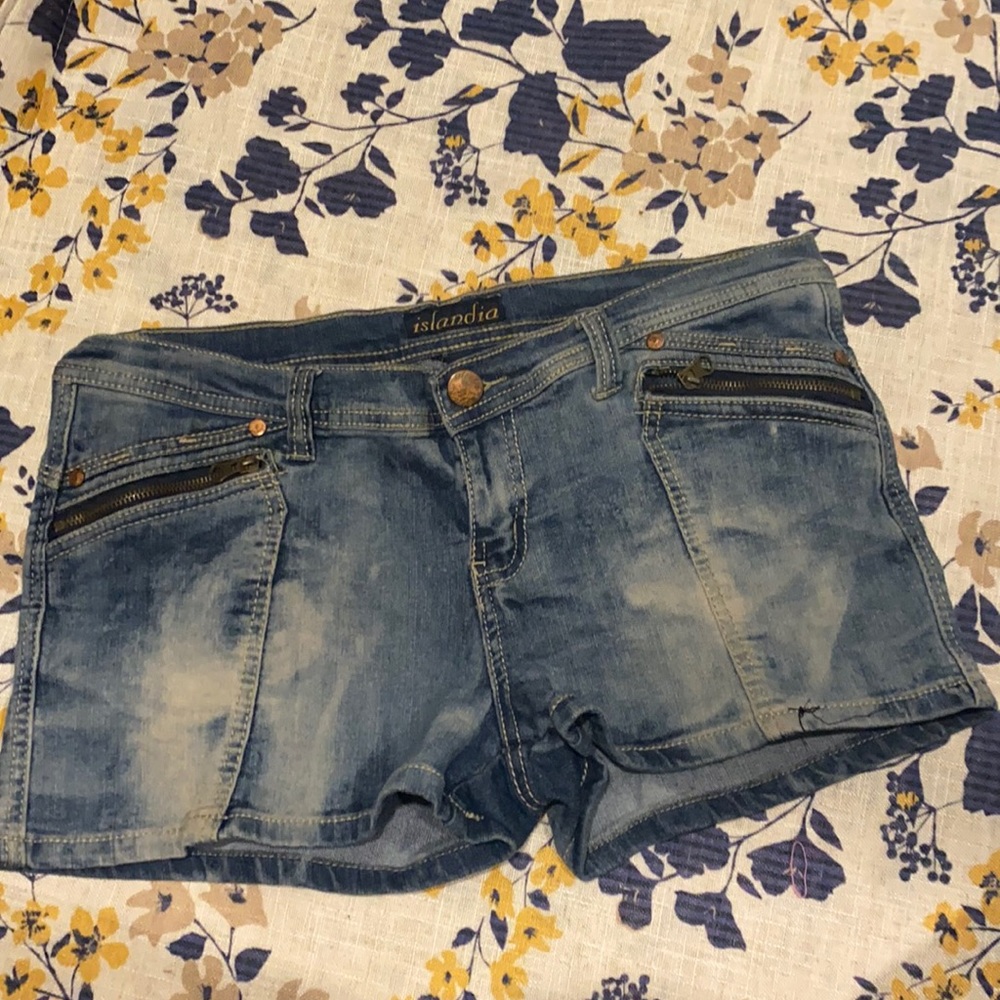 Islandia size 11 Denim short stretch